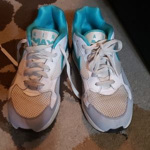 Nike Air Max ST sneakers